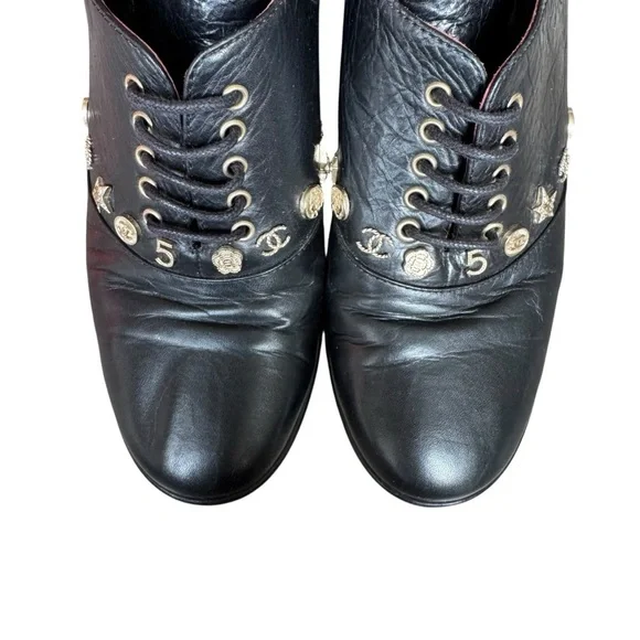 Chanel - Lucky Charms Interlocking CC Logo Pumps Black Leather Sz 38 - Picture 3 of 11